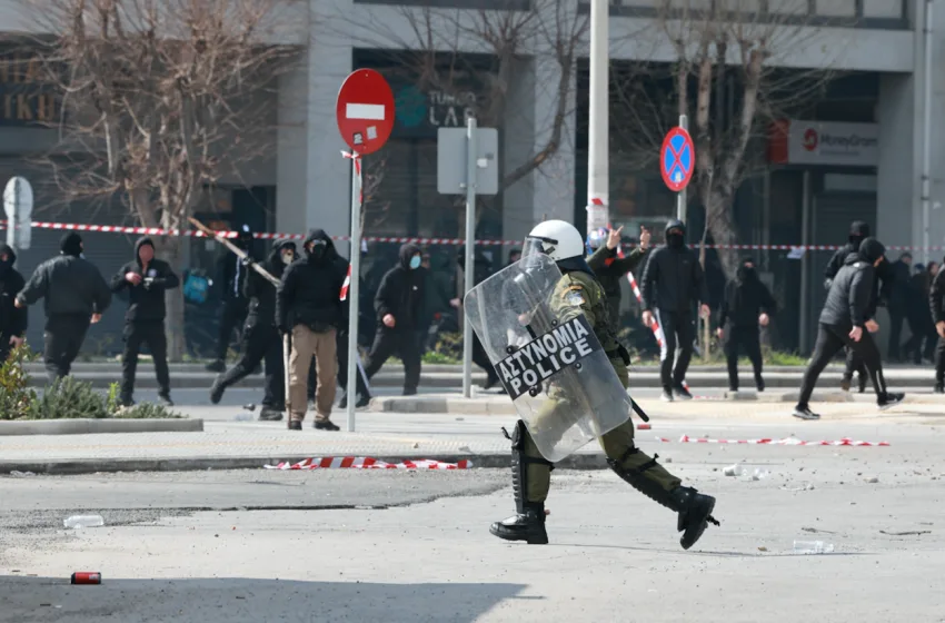  Δύο αστυνομικοί και επτά πολίτες στο ιατρείο από τα επεισόδια
