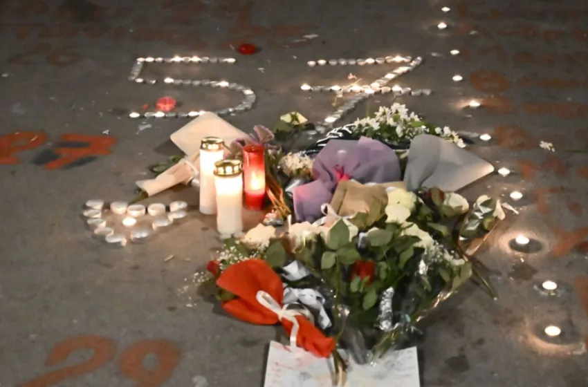  Τέμπη: Καθιστική διαμαρτυρία με κεριά στο Σύνταγμα