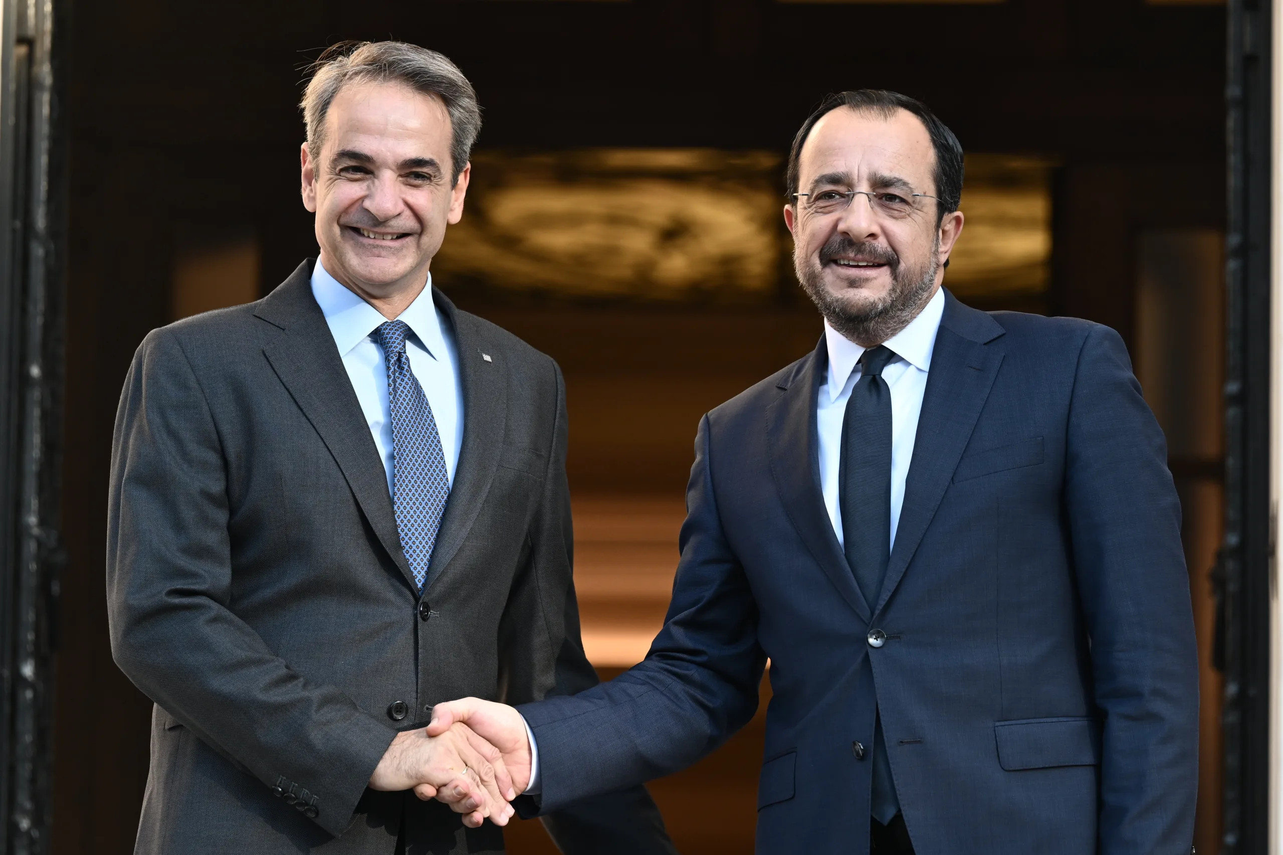 Συνάντηση Μητσοτάκη-Χριστοδουλίδη το Σάββατο στο Μέγαρο Μαξίμου