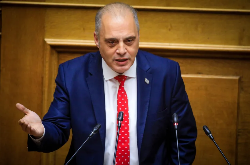  Βελόπουλος: Κύριοι της ΝΔ έχετε αποτύχει- Πολιτικό λάθος η πρόταση δυσπιστίας, θα συσπειρώσει την κυβέρνηση