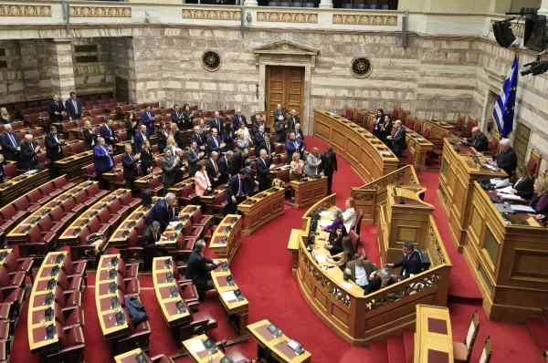 Απορρίφθηκε η πρόταση δυσπιστίας- 136 υπέρ, 157 κατά, απείχαν 9 βουλευτές