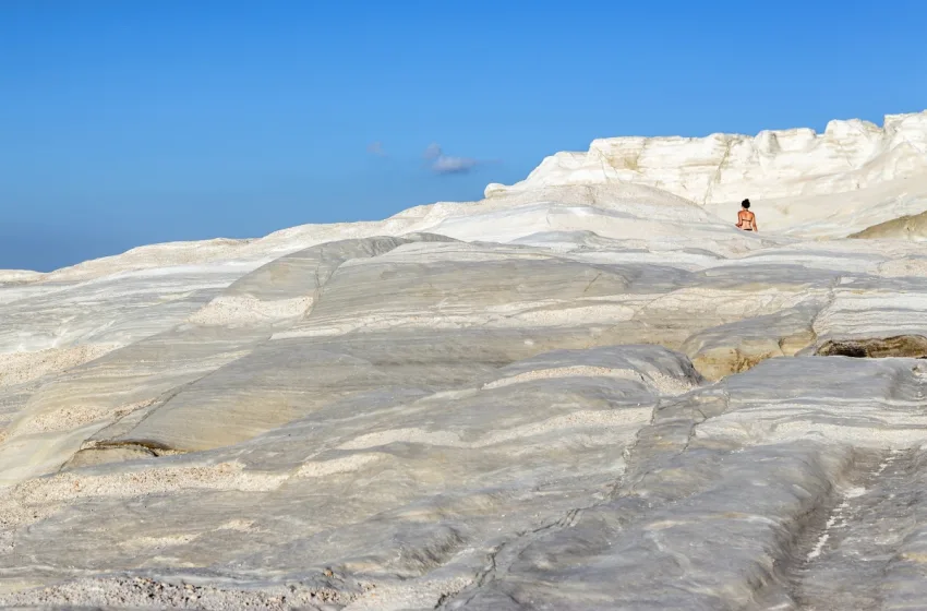  Αναστέλλεται η έκδοση οικοδομικών αδειών στη Μήλο- Οι περιοχές που αφορά η απόφαση