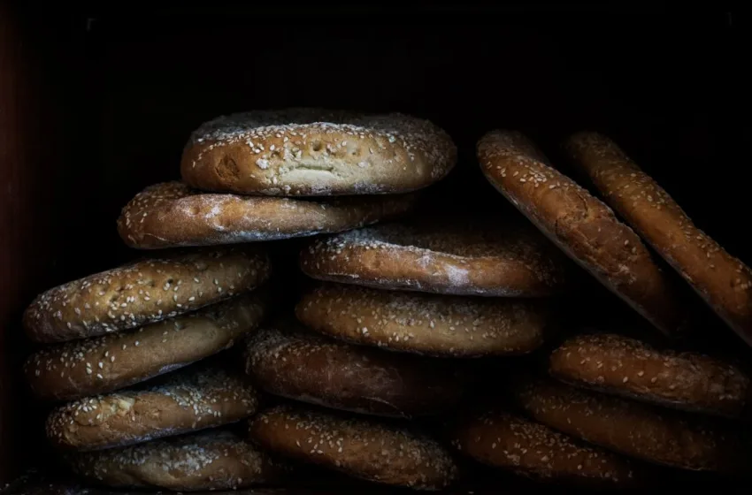  Καθαρά Δευτέρα: Ουρές για μια λαγάνα