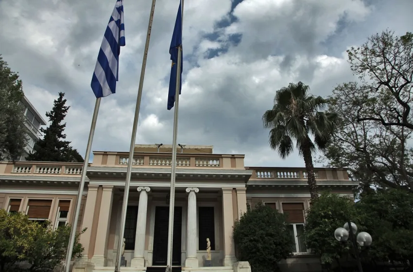  Μαξίμου: Ανασχηματισμός μετά την “καυτή” εβδομάδα στη Βουλή με πρόωρες εκλογές… στο “μανίκι”