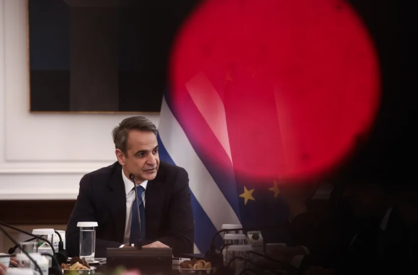  Μαξίμου: Αποκωδικοποίηση της κοινωνικής κρίσης σε μια δύσκολη εβδομάδα-Μήνυμα Μητσοτάκη για τα συλλαλητήρια