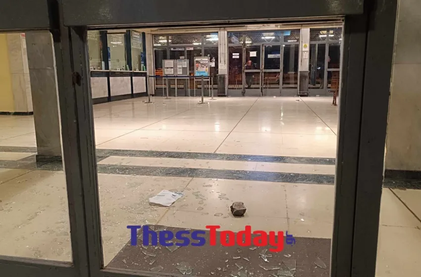  Επίθεση με πέτρες στον σταθμό του ΟΣΕ στη Λάρισα