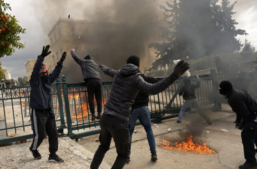  Συγκέντρωση για τα Τέμπη: Ελεύθεροι οι 7 από τους 14 που συνελήφθησαν με μολότοφ