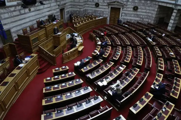 Βουλή: Η επικαιρότητα “καπέλωσε” την “Ενεργή Μάχη” για τις φωτιές-Άγρια αντιπαράθεση για Γεωργιάδη, Παπαστεργίου