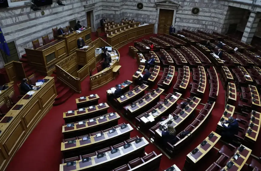 Βουλή: Η επικαιρότητα “καπέλωσε” την “Ενεργή Μάχη” για τις φωτιές-Άγρια αντιπαράθεση για Γεωργιάδη, Παπαστεργίου