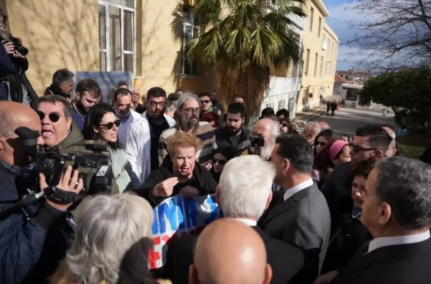  Στη Μυτιλήνη ο Γεωργιάδης εν μέσω διαμαρτυριών- Ο διάλογος με τους εργαζόμενους