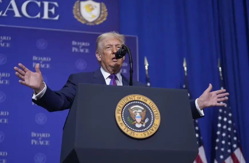 Ανάλυση: Το Συμβούλιο Ειρήνης παρήγαγε δολάρια, δεσμεύσεις, αμφισβήτηση και πολύ ασάφεια